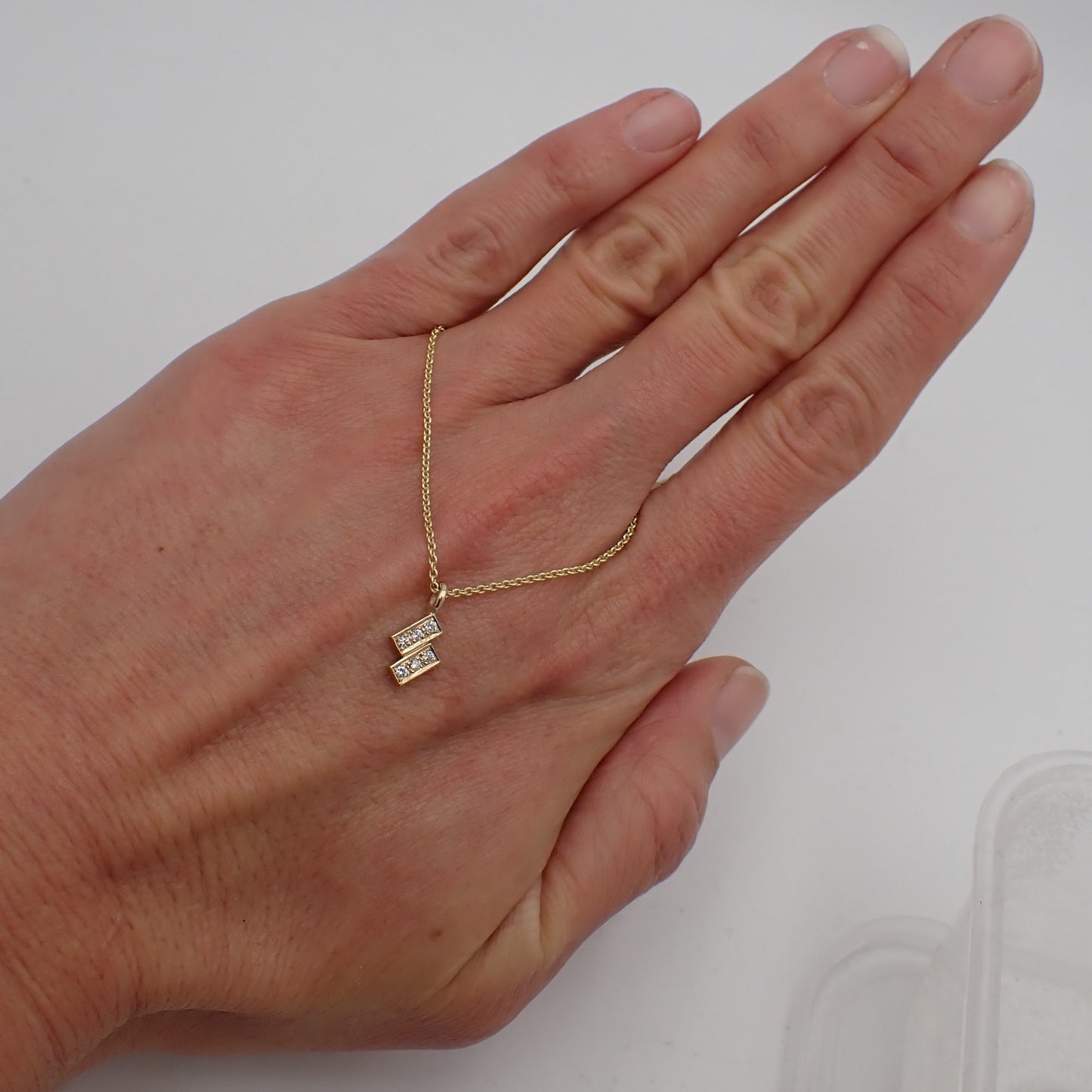 Lab Grown Diamond Necklace - Grain Set Pendant - Yellow Gold